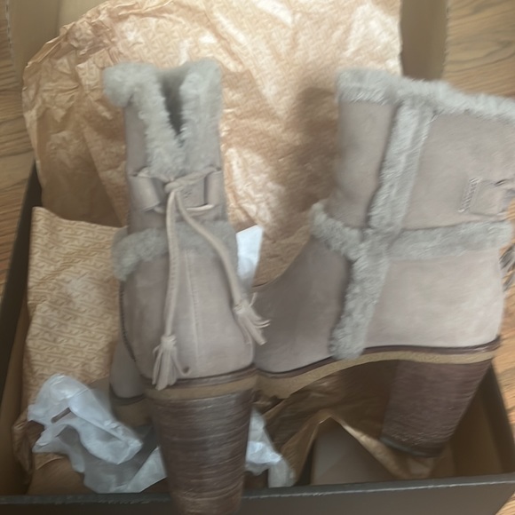 Boots - Picture 2 of 7